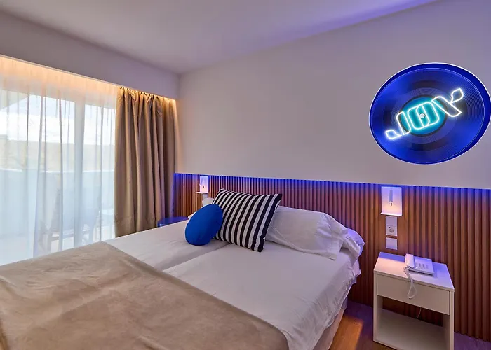 Universal Hotel Neptuno (Adults Only)